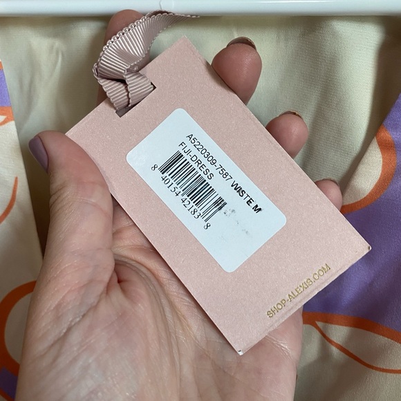 Alexis Fiji Wrap Dress in Wisteria Size Medium NWT - Picture 7 of 10